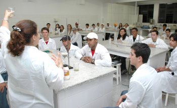 Tecnologia Sucroalcooleira: laboratório é suporte prático